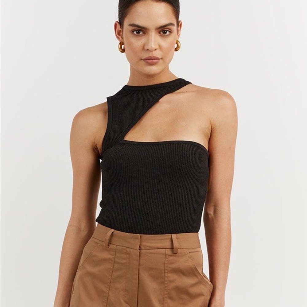 DISSH adalyn black asym knit top